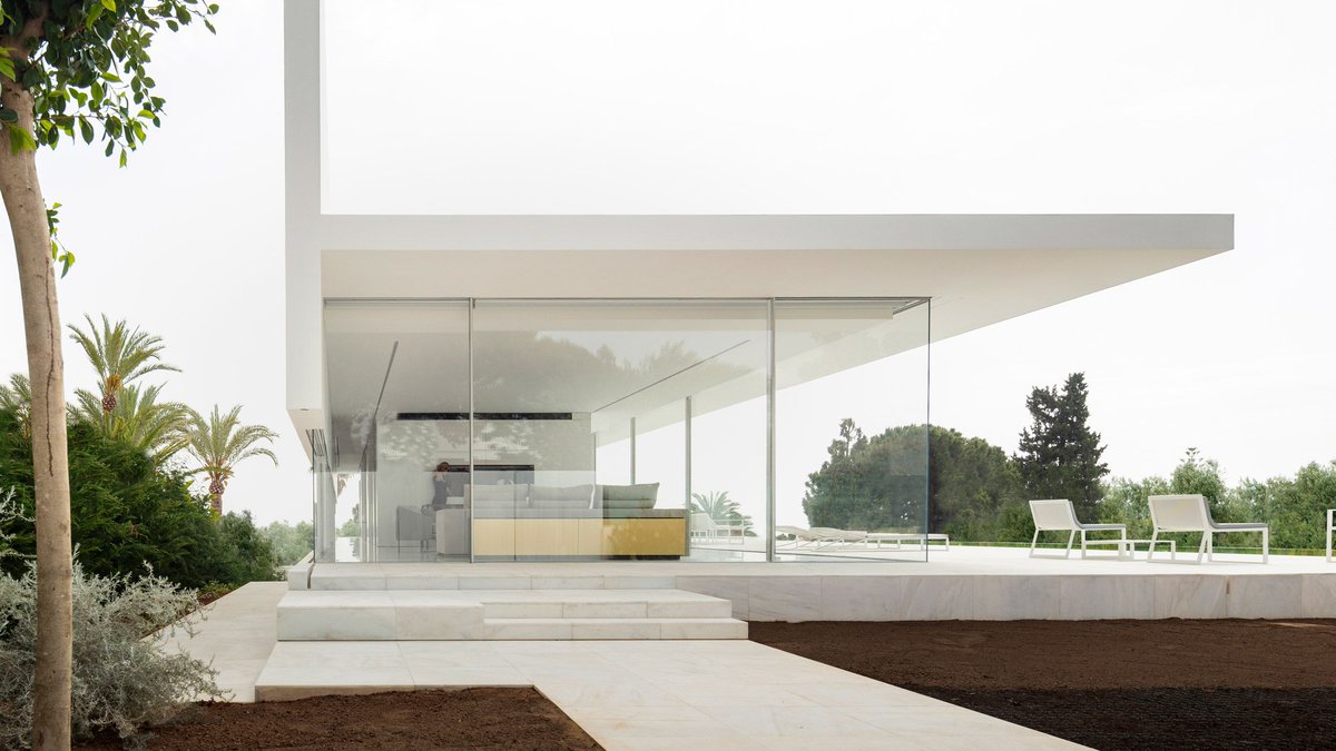 dezeen's tweet photo. Fran Silvestre Arquitectos creates walkway on top of glazed Hoffman House: https://t.co/tETzGXYcsz https://t.co/hnIkZVeYJm