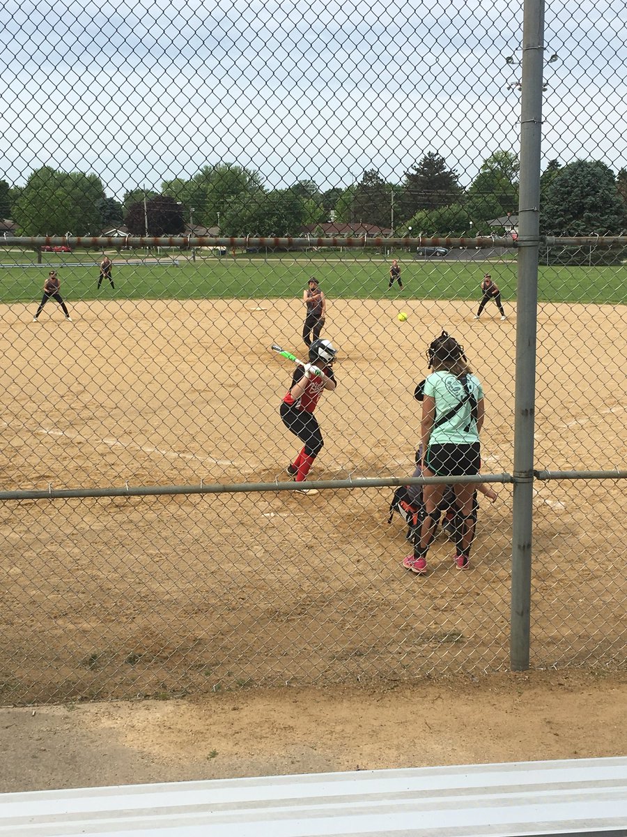 coachkleiner's tweet photo. 3 positives:  farmers market visit with the daughter, watching the goddaughter play softball and cheering from afar for former Stangs taking on their marathons #cupcakes #gradparties #wedding #breakfastsandwich #bakerybread #kleinrun #goodday https://t.co/Q5yTjJ9EJ0