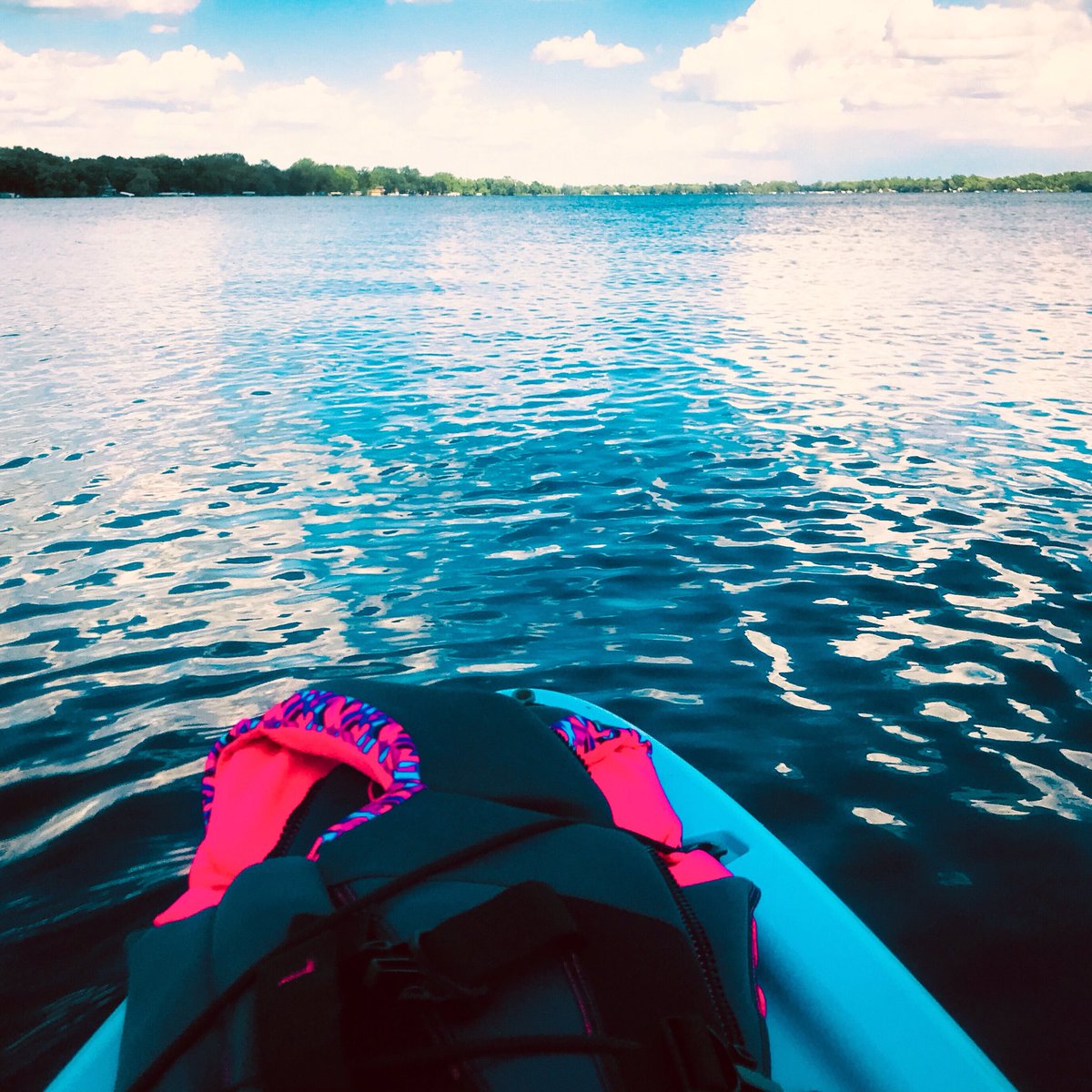 kmf116's tweet photo. @LiveaMemory @always5star @AuraPriiscel @suziday123 @TomHall @MattsRoadTrip @MyVirtualVaca @RoadtripC @RoarLoudTravel @sl2016_sl @Touchse I’m making a big splash in Minnesota - land of 11,842 lakes - as I explore my own backyard.
#staycation #onlyinmn #twincities #summerinmsp #exploreminnesota #summervacation #summer #TravelTribe https://t.co/jWN9N8KsqB