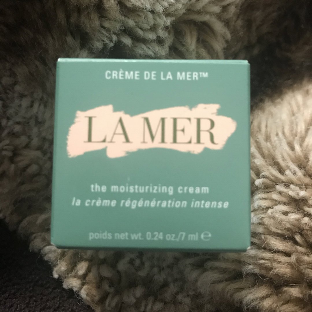 Stephan43128775's tweet photo. The perfect size to take on vacation. I love this moisturizer. #Vacay https://t.co/YRYqniO9Q7