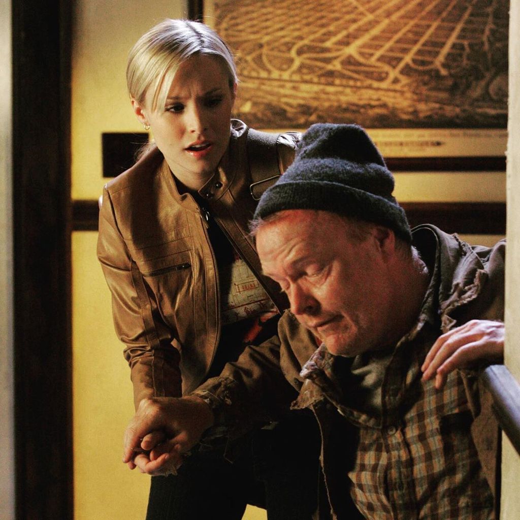 allthevmff's tweet photo. Regram π· Abel Koontz, bloated and reeking from rotgut wine. Surprise! π #anightofbadsurprises #veronicamars #abelkoontz #kristenbell #christianclemenson #hulu #classicvm https://t.co/4XYyBoDpN5 https://t.co/u6DBXktXUO