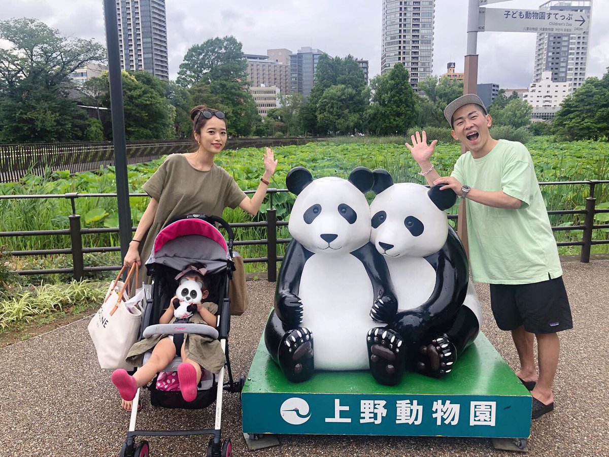 近藤千尋の私服 家族で上野動物園に行きました パンダとの記念撮影です 芸能人の私服 衣装まとめ Woomy