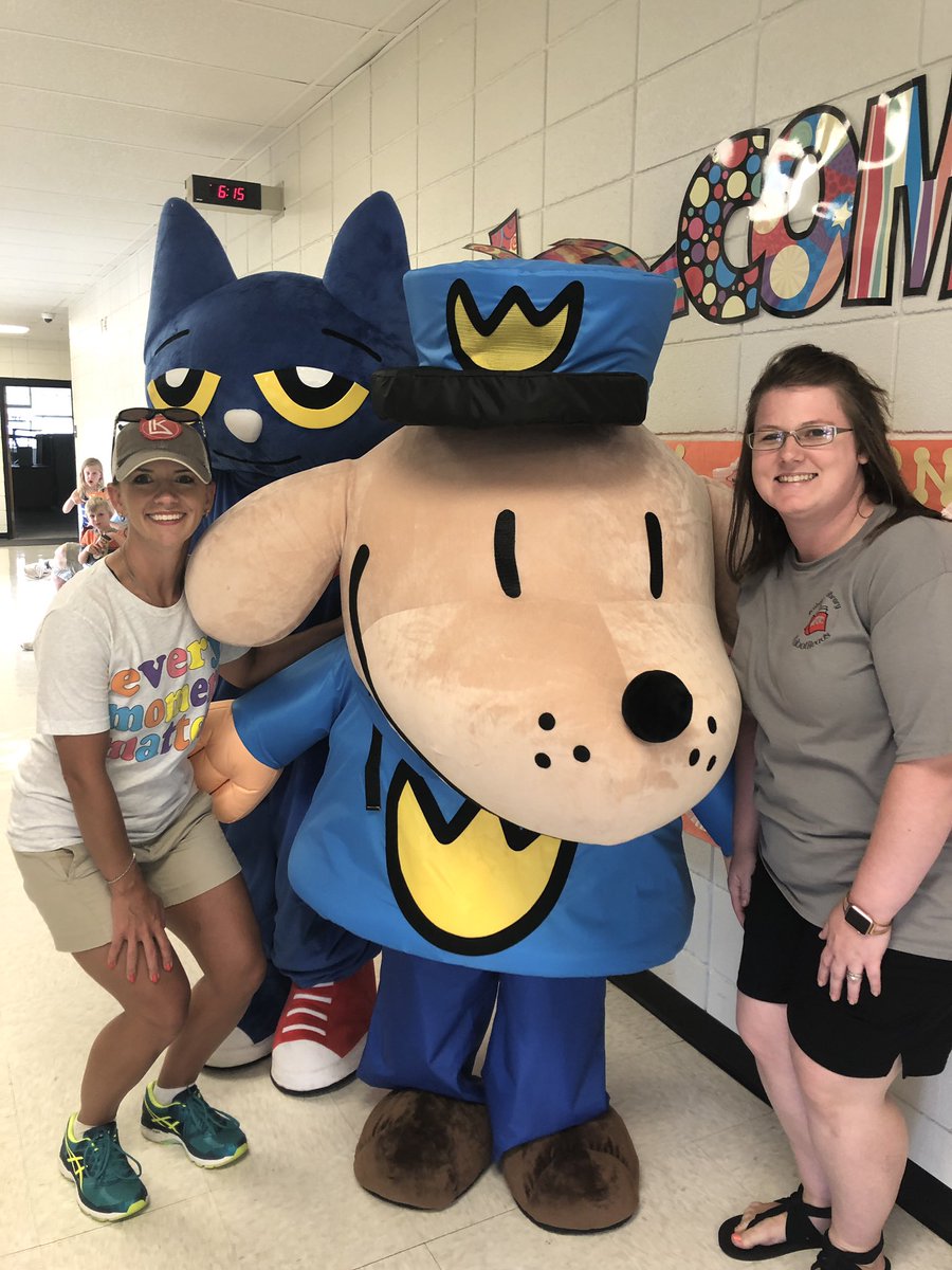 EastsideCabot's tweet photo. #CabotReads night was a great night to spend with ES family! https://t.co/dwu8WnwJ1b