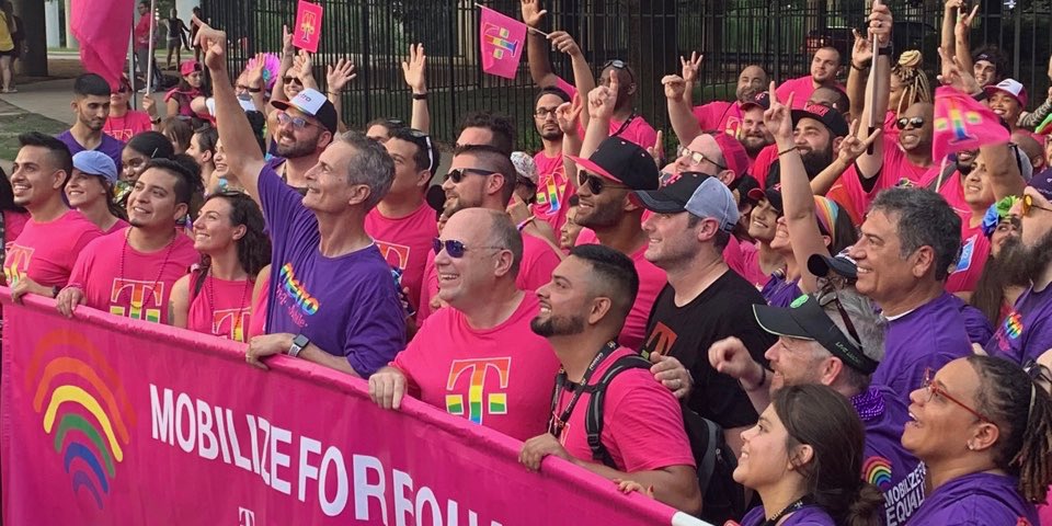 JohnLegere's tweet photo. 🌈 The Pride Celebration Continues! 🌈 T-Mobile is the presenting sponsor of #HoustonPride, marching with over 200 heroes from @TMobile &amp; @MetroByTMobile!  🎉❤️ #Pride2019 #UnlimitedPride https://t.co/bfhcKf0Yzw
