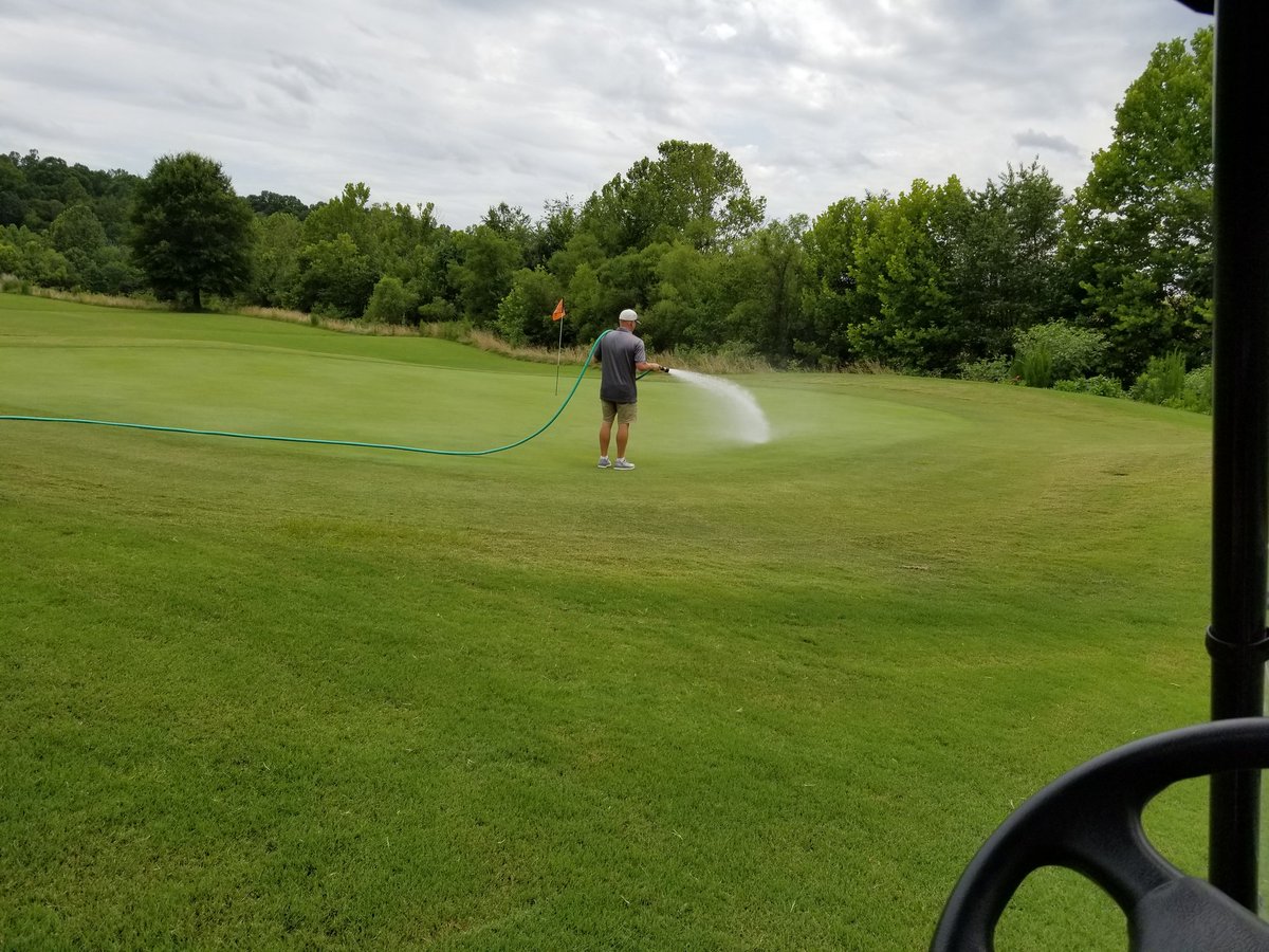 mary31mcmillan's tweet photo. Went out today to ride with my hubby while he worked. Doing just one of the things that he does best, taking care if his greens! @MartinMcMillan9 #wivesofturf #GCS@SalemGlen https://t.co/zakvaclYzr
