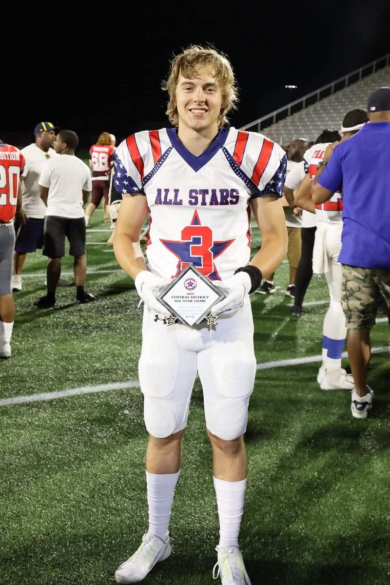 SportsPicsOhio's tweet photo. MVP

@CoachJumbo72 @solisbravesfb  @ThisWeekDave @ThisWeekFrank @ThisWeekHennen @ThisWeekSports @UlreyThisWeek. @brad_burchfield @TheCOHSS @gveil12 @DufferJack @jk_duff @HBHSathletics @BradleyJaguarFB https://t.co/aPpojRb2Kz