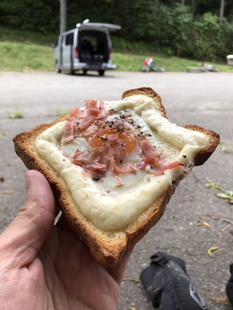 kuzushin9999's tweet photo. ガミネでラピュタ飯♫
#十種ヶ峰
#ラピュタ
#MTB
#downhill
#ダウンヒル
#takebow https://t.co/IquilLr2rc