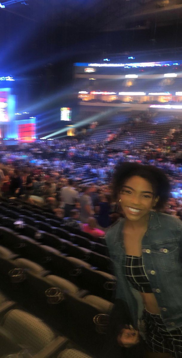 _kiluanamurray_'s tweet photo. the show was good-itty, good, GOOOOOD... even if they made us leave our signs @jeffdunham #jeffdunham #netflixfilming https://t.co/Xy0nwO0vl9