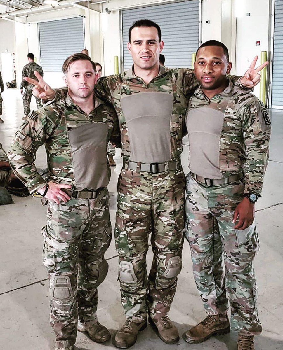 military_fresh's tweet photo. 🔁 @chrisahll -
-
Show me a man that will jump out of an airplane and I’ll show you a man who will fight - Gen. James Gavin
-
-
#jumpboys #skylords #aatw #soflete #lifestooshorttobealeg #inourboots #armyfresh #armylife #armylifestyle #usarmy #usarmysoldiers #airborne https://t.co/t7HED1uACG