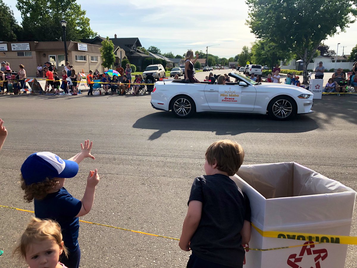 I’m pretty sure my toddler was flirting with <a href="/MissIdahoOrg/">Miss Idaho Org</a> Grace Zimmerman at the <a href="/MeridianIdaho/">Meridian Idaho</a> Dairy Days Parade tonight. It starts young, doesn’t it? 🤣🤦🏻‍♀️😍