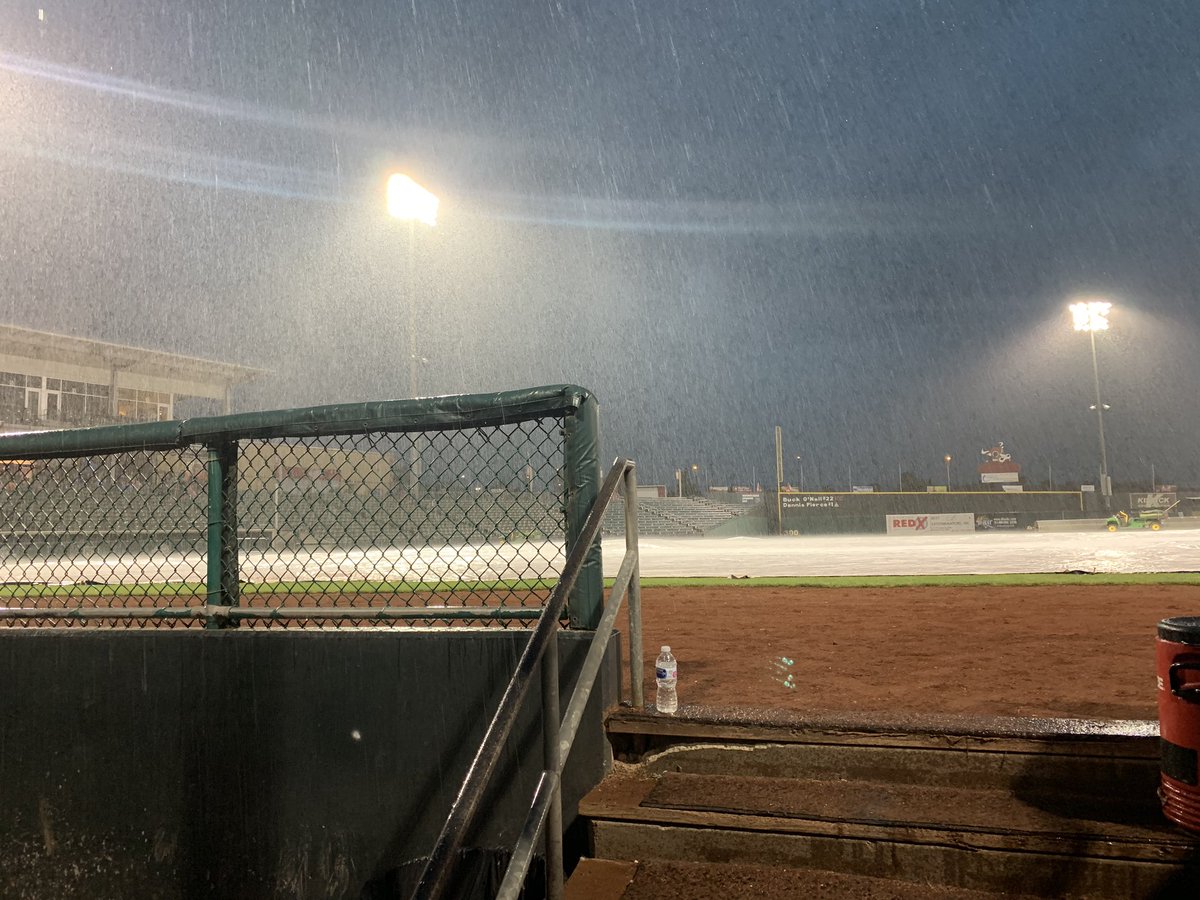 KCMonarchsTurf's tweet image. Oh good, I was afraid the warning track might start to dry out.. Tough Scene. #NotIdeal