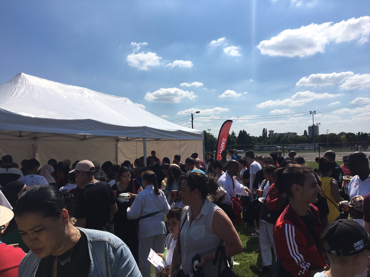AdlaniFarida's tweet photo. Moment sportif à #villepinte, hier, à l’occasion de la «garden party» de #KCVO, dojo d’arts martiaux.
Moment bien agréable au cours duquel des démonstrations sportives et des remises de diplômes ont agrémentés ce bel événement. Bravo à toutes et à tous. https://t.co/SAJbnOvlVQ