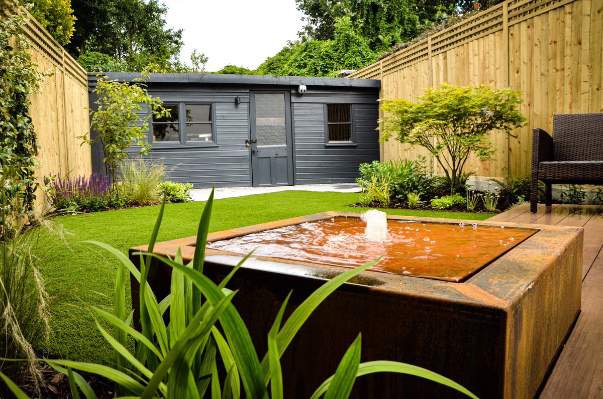 johnward_design's tweet photo. Despite some horrendous weather over the past few weeks the guys have done a tremendous job getting our Colliers Wood project finished. Water table from @ThePotCompany set into DesignBoard decking from @_LONDONSTONE #gardendesign #azaralandscapes https://t.co/hH2oYrWmtb
