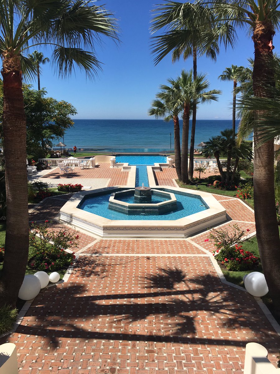 snb7x's tweet image. Keep calm Liam  ... #topstepjonny is aiming to ‘narrow thon gap’ in an hour .... #gojonnygo from fans slogging it out in Marbella #vamos