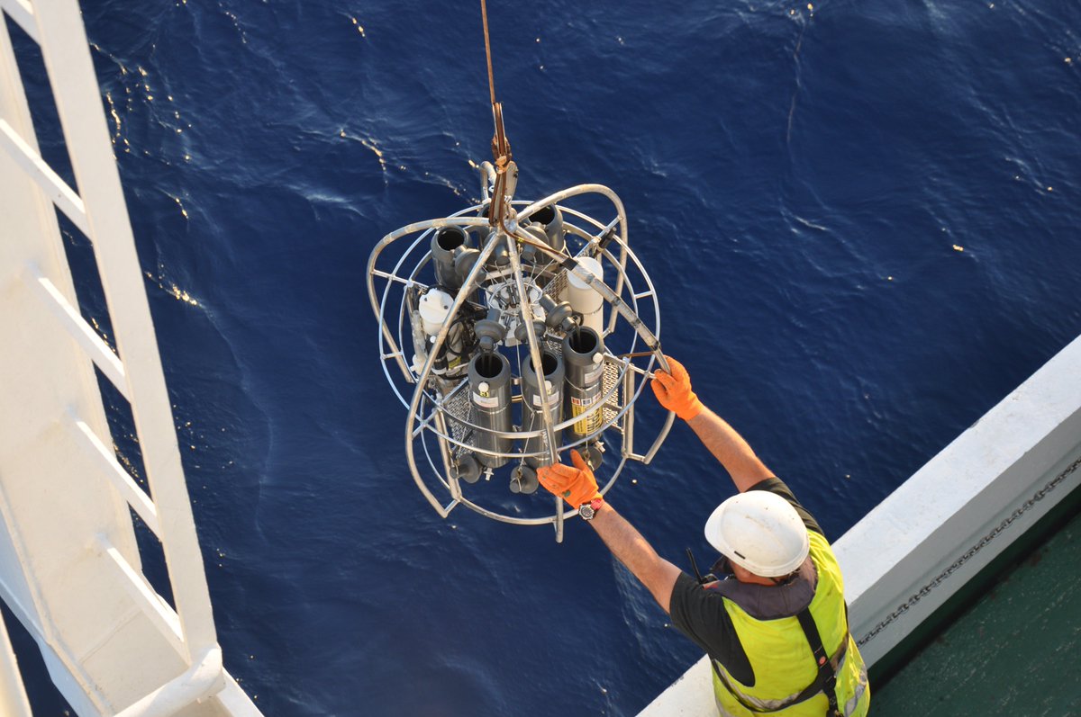 ieo_baleares's tweet photo. Otra actividad en #MEDITS #Baleares a bordo del Oliver está relacionada con el proyecto europeo #FISHGENOME cuyo objetivo es evaluar la utilidad de herramientas moleculares de última generación 🧬para estimar parámetros esenciales en la evaluación de especies de interés comercial https://t.co/wbpPnSJkVx