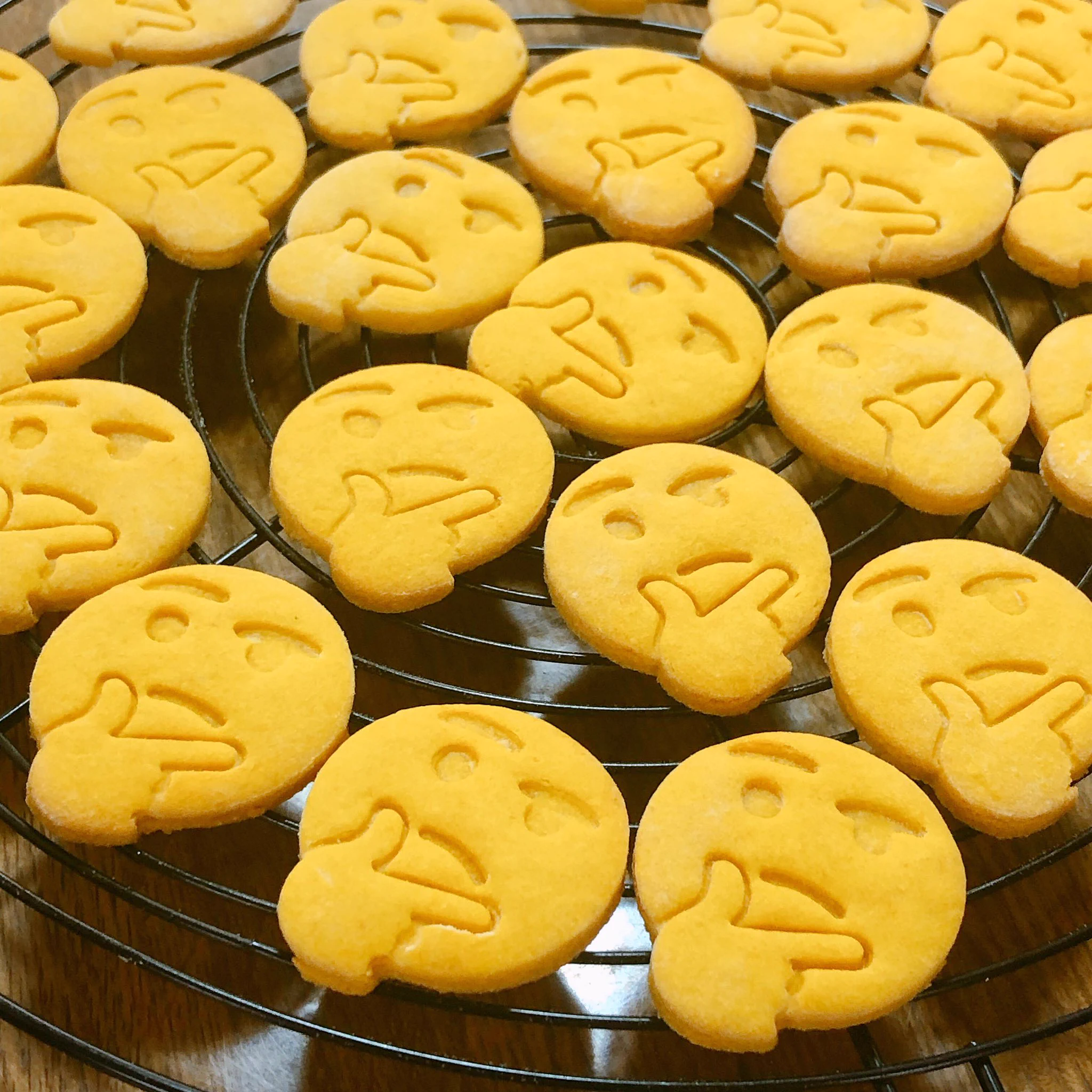 あの顔文字を作れるクッキー型が激かわな件！