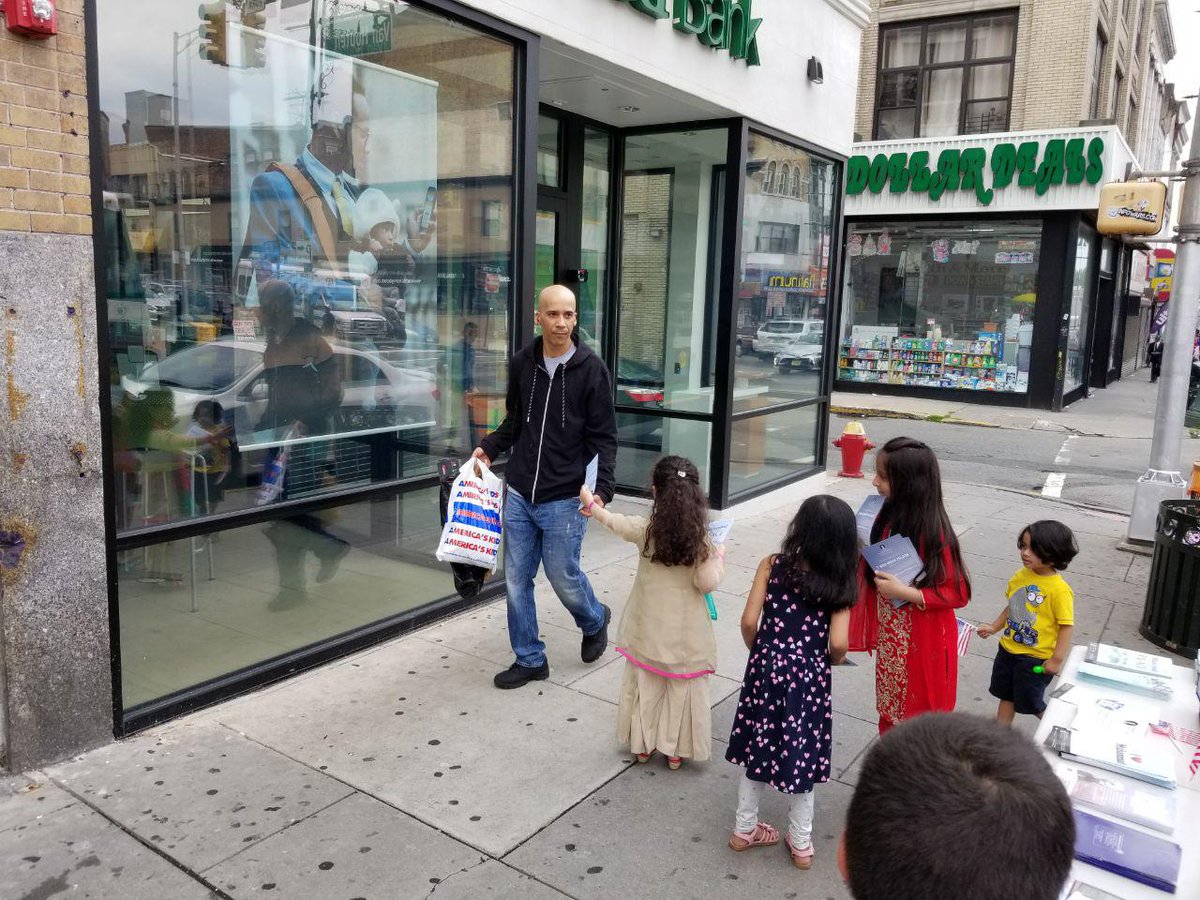MKA_NorthJersey's tweet photo. These kids couldnt hold back on messages of #LoveForAll #HatredForNone and #Message of #muslims4loyalty 🙂@MuslimYouthUSA @muslimtv @northjersey https://t.co/mU3s97FBe1