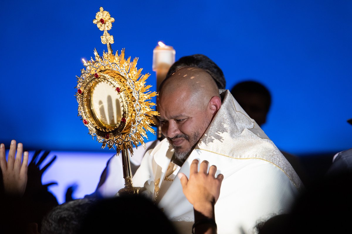 SFAYoungChurch's tweet photo. See what love the Father has for us, that we might be called children of God. 1 John 3:1 #SteubenvilleLoneStar https://t.co/Z1kIMhRGng