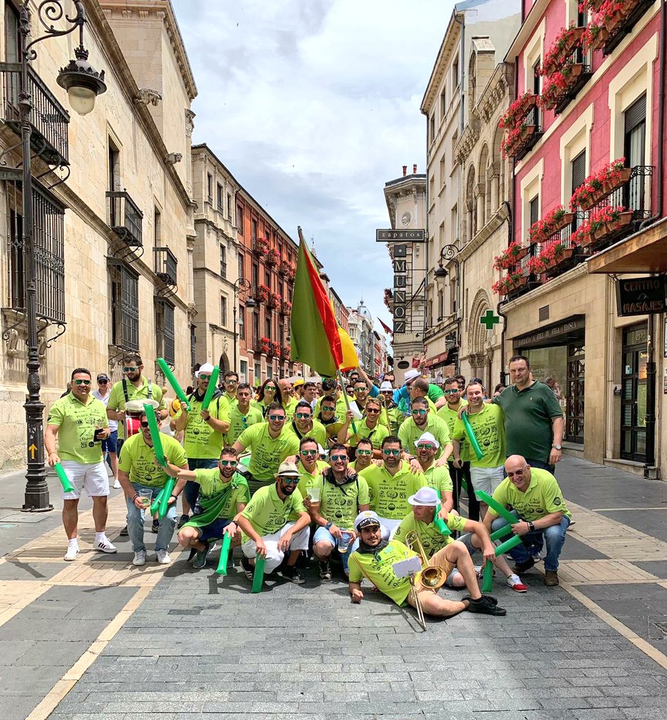 Día de Peñas - Peña el Barril
#leonesp 
#BarrioHúmedo 
#leonestademoda