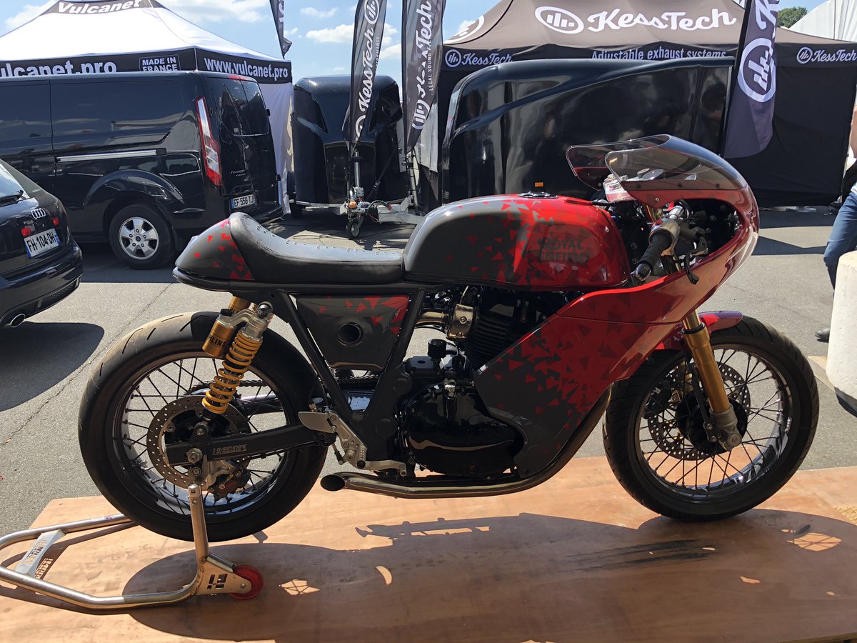 desmobetty_'s tweet photo. Chez Royal Enfield ils se sont bien amusés aussi #caferacerfestival #royalenfield #declinaisons https://t.co/aP9WLY7sGM