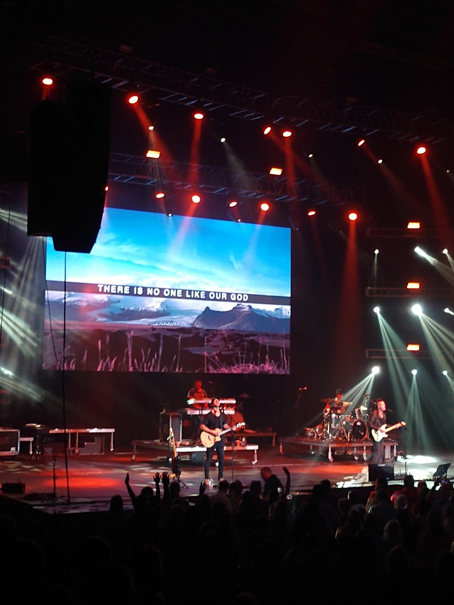 EmmilyyJo's tweet photo. Elevate 2019 πππ»πΆ
@dannygokey
@ryansmusic
@lincolnbrewster
@Carrollton_band
#ElevateAZ https://t.co/75rKm7ZHei