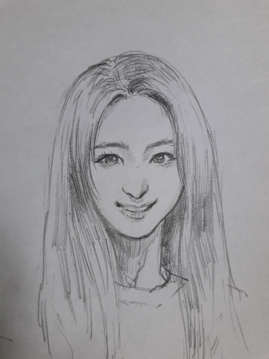 MupxiMip's tweet photo. Quick drawing... #leechaeyeon #sketch https://t.co/iubOyf3l47