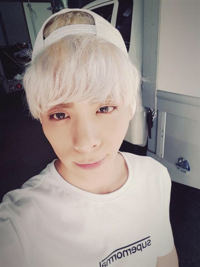 jjonglovemail's tweet photo. #jjongtime https://t.co/kauIZmZPF2
