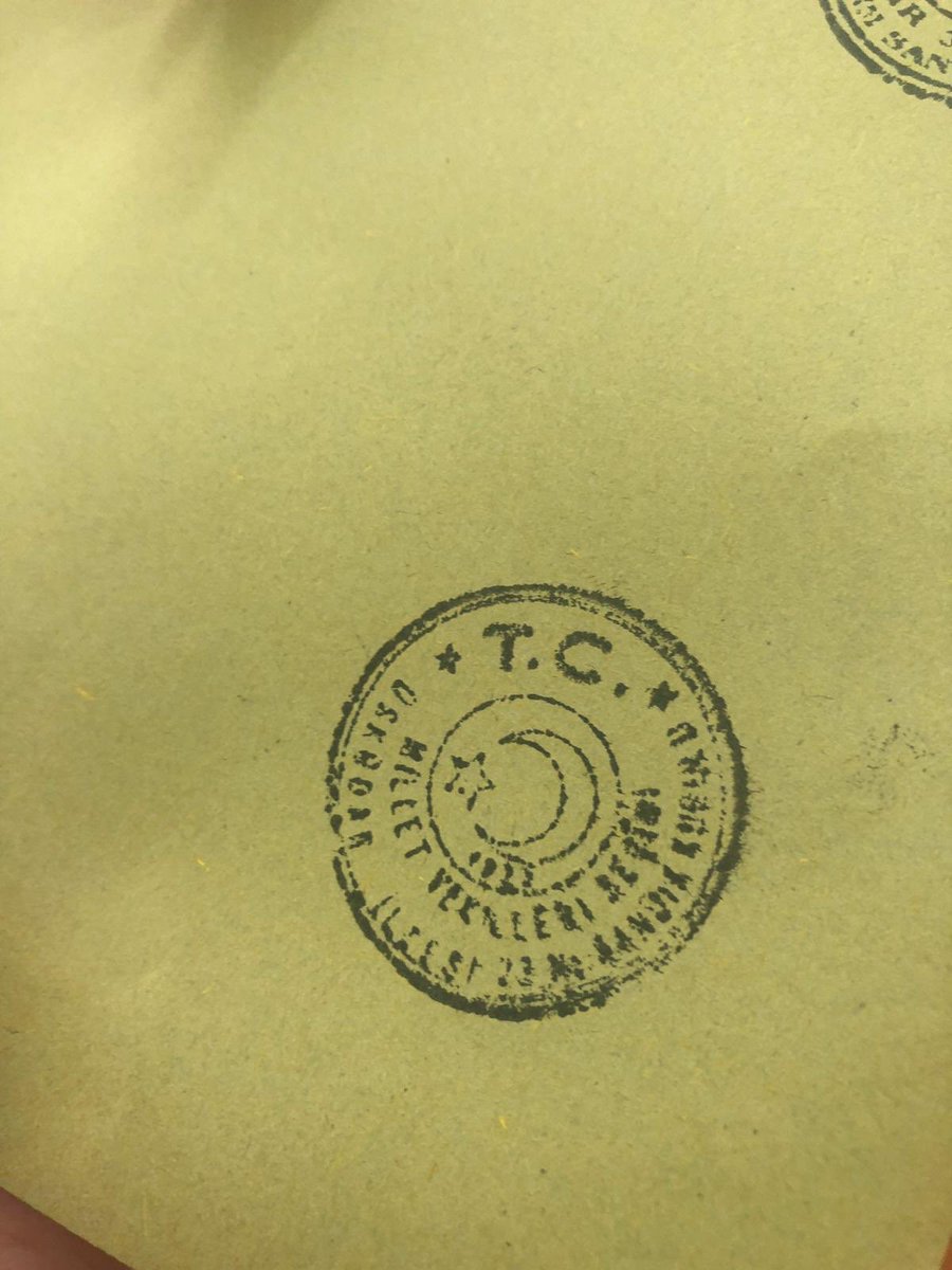 Üsküdar'daki bazı zarflarda, "Milletvekilleri Seçimi" yazıyor. Tüm arkadaşlarımız, yanlış gelen bu zarfları tutanak altına aldırtmalıdır.