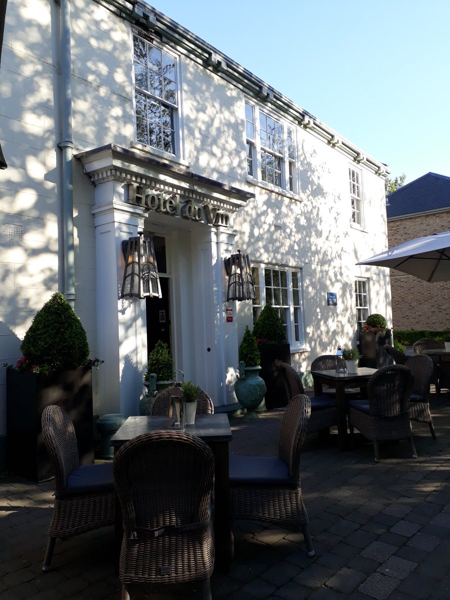 We had a lovely meeting at @HdV_York planning out all our summer activities to help raise money and awareness for <a href="/breastcancernow/">Breast Cancer Now</a> . The pink fizzy drink was delicious 😋