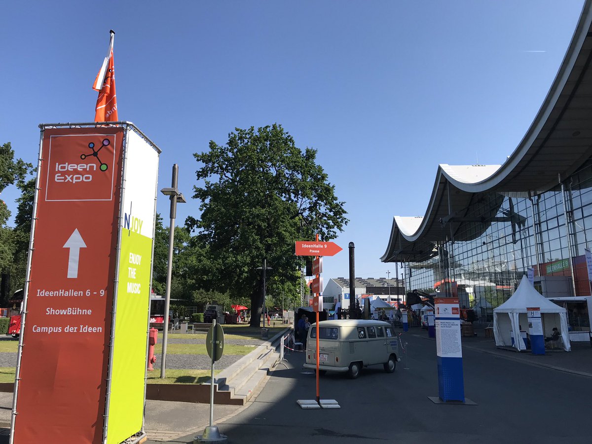 Heute letzter Tag auf der <a href="/ideenexpo/">IdeenExpo</a> in #Hannover. Wir geben alles! Am Stand LA-02 warten spannende Experimente der <a href="/uniGoettingen/">Uni Göttingen</a> auf Euch. Bis gleich 👍 #mint #physik #wissenschaft #ideenexpo #unigöttingen #Göttingen