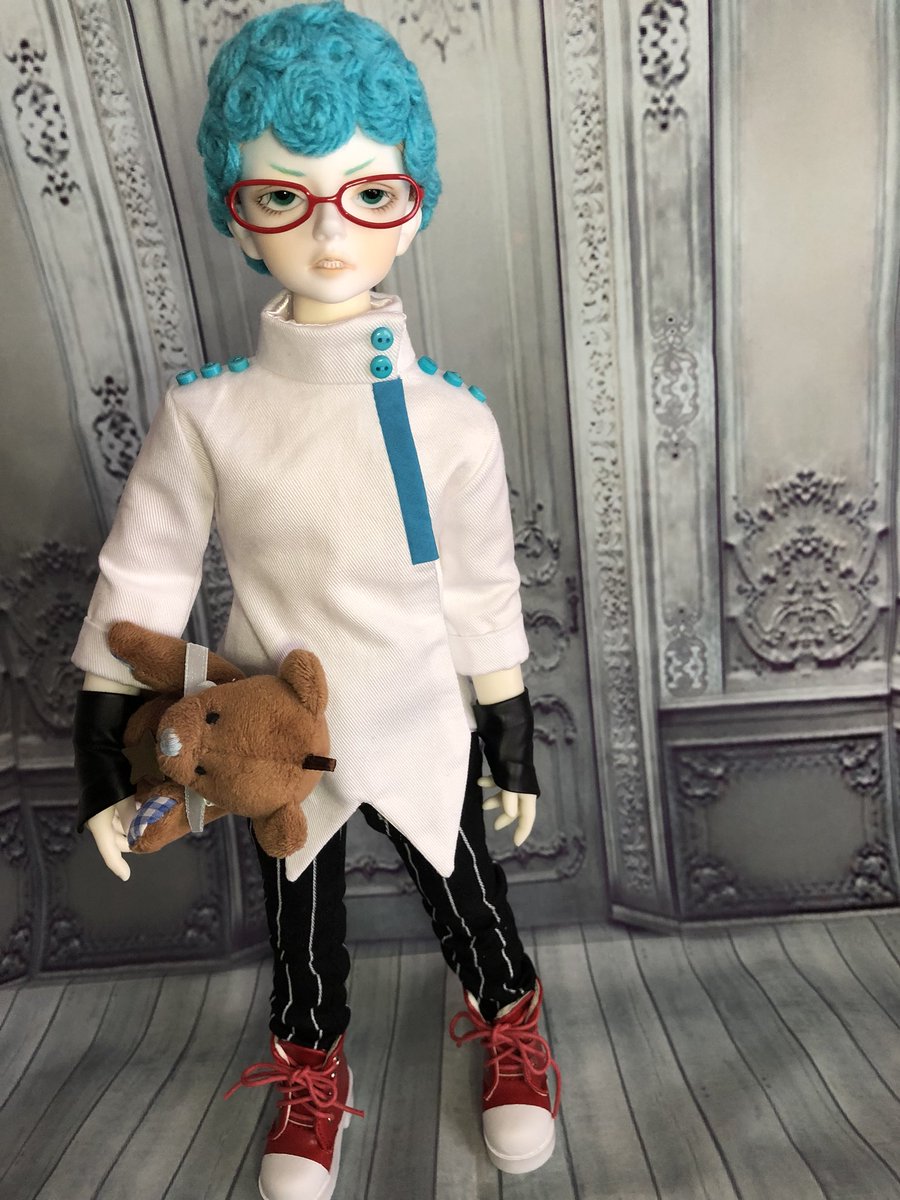 粉 Twitterren ギアッチョはサイズがsdmで他のジョジョドールと大きさが違うのでちびちゃんなのだよ 子供なのでぬいぐるみを持ってないと スタンドが制御出来なくてだれかれかまわず凍らしてしまう とかいう粉さん特有の謎設定の為クマちゃんと撮影wwとりあえずやっと