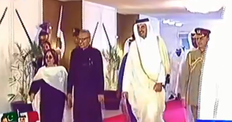 RadioPakistan's tweet photo. #QatariEmir was accorded warm welcome upon arrival at #PresidentHouse, #President @ArifAlvi personally received distinguished guest at main entrance https://t.co/oqAENkQRyZ https://t.co/DjuU9uUr2d