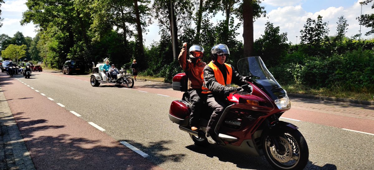 Dirk_van_Dam's tweet photo. We zijn weer 'thuis'. Met een brede glimlach stapten de deelnemers uit de auto's en van de trikes. Het was een zeer leuke dag! Dankjewel #MTCdeHappyDrivrers #KansPlus
#KansPlus #Asten #Someren #Deurne #MTCdeHappyDrivrers https://t.co/a2H9IXEMZ5