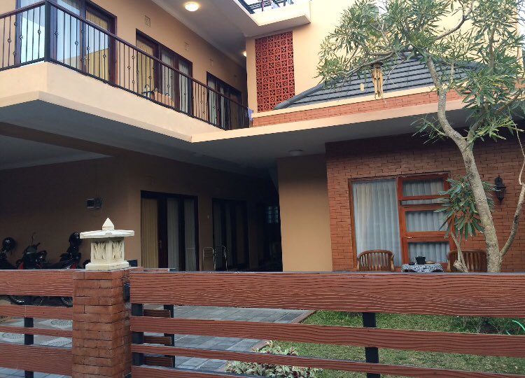 Widino's tweet photo. 3. OMAH CENING

Rumah asri untuk 6 orang, 2 kamar tidur, 4 kasur, 2 kamar mandi.

Harganya Rp600rb/malam.

Eh ini gw suka bgt lho! https://t.co/UzsHHYqkTX