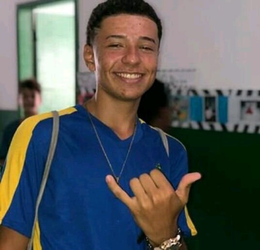 CabofrioExplana's tweet photo. Gente boa// engraçado// se tirasse as espinhas ficaria bonito https://t.co/4O6xV9XKVF