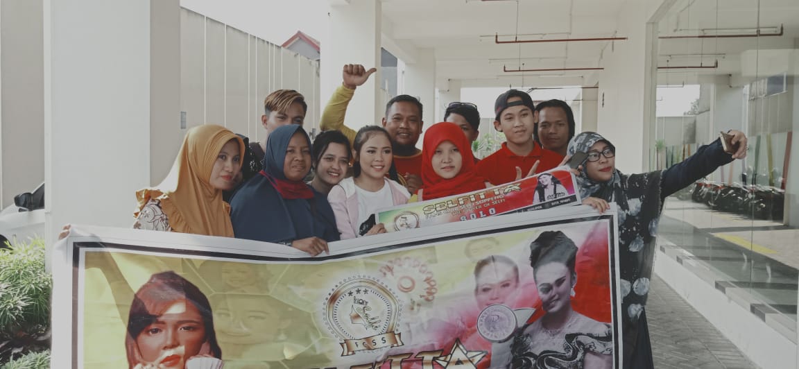 #SelfiYammaDiPanggungGembira
<a href="/DAA4_SELFI07/">DAA4_SELFI07</a>
Kompak mereka... Selfitta jateng &amp; Selfitta DIY