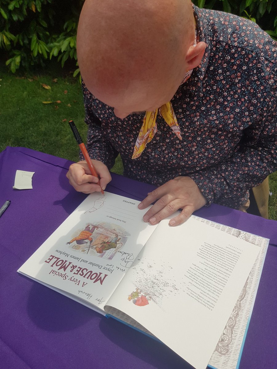 booksintheshade's tweet photo. Great morning so far @whistfest Thanks @mrjamesmayhew and #joycedunbar 😍 📚 @WimpoleEstateNT
#shadeybunch #illustration #picturebooks #lovetolearn https://t.co/4qRjzUhXmd