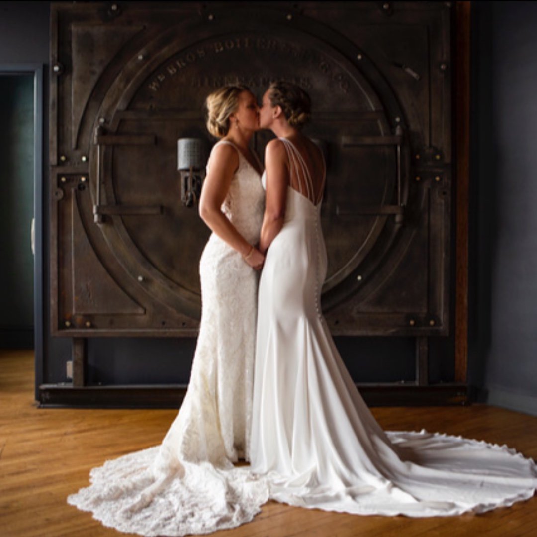 CGSolarArts's tweet image. Happy Pride Twin Cities! ❤️🧡💛💚💙💜💗 #loveislove 

📸: Rivets and Roses