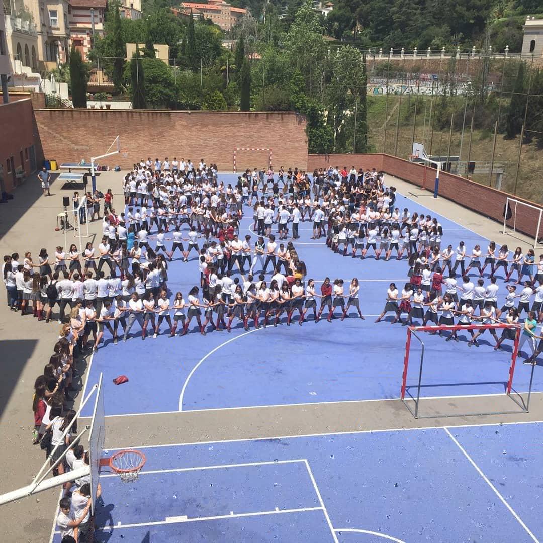 PadreDamianSSCC's tweet photo. I així vam acabar el curs els alumnes de #esopd i #btxpd 😃 Us desitgem un bon estiu a tots i una bona revetlla de Sant Joan avui! Gaudiu d'amics i família! #comiat #aprenentatges #finsanyqueve https://t.co/PgpBXRgVWG