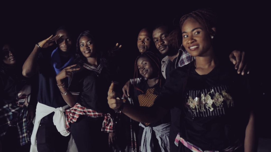 giressbaggothy's tweet photo. Tournage du premier clip vidéo avec la sœur Salima Baruani. 
TITRE : LOUANGE.
Bientôt disponible sur YouTube. 
#BraddossProd https://t.co/CcZahQ9kOV