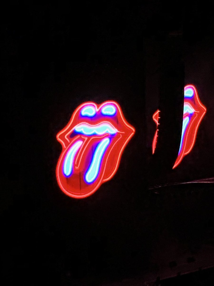 Great #PVSC46 <a href="/IEEEPVSC/">53nd IEEE PVSC</a> in Chicago. Capped it off with a PHENOMENAL concerts by <a href="/RollingStones/">The Rolling Stones</a> at Soldier Field!!