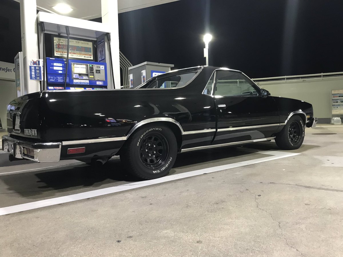 Funkydogg_remix's tweet photo. こんなクソ燃費悪くてロマンの塊のアメ車でも文句言わず乗り回すの許してくれて一緒に出かけてくれる彼女なかなかいないのでは https://t.co/ISfph6HNQU