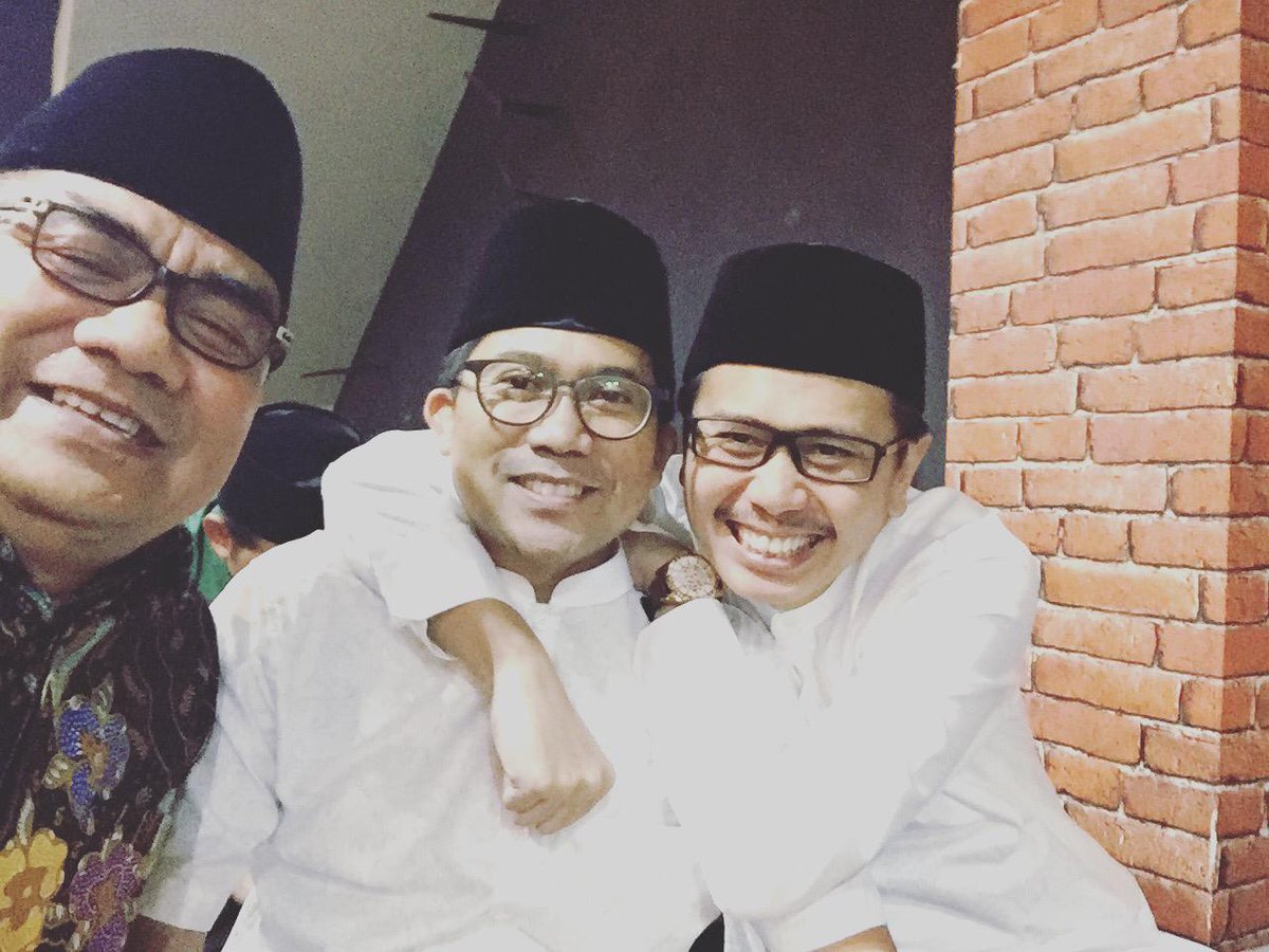 Bersama para senior yg hebat2: Kang <a href="/imam_ciamis/">Imam D.Kurnia</a> &amp; Kang Ujang Kosasih Halal bi Halal DPW PKB JABAR