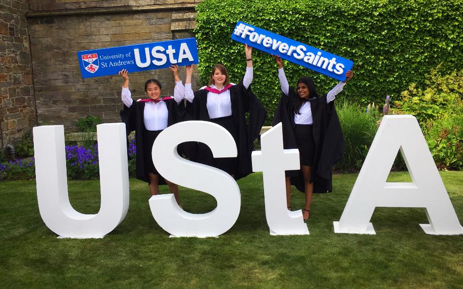 univofstandrews's tweet image. Summer #graduation starts tomorrow in St Andrews 🎓👏

Did you know that we have our own #Snapchat Geofilter? 

Add it to your snaps to let everyone know you are a graduate of the University of St Andrews

Share your photos using #ForeverSaints 

ow.ly/BXSW50uCjHB