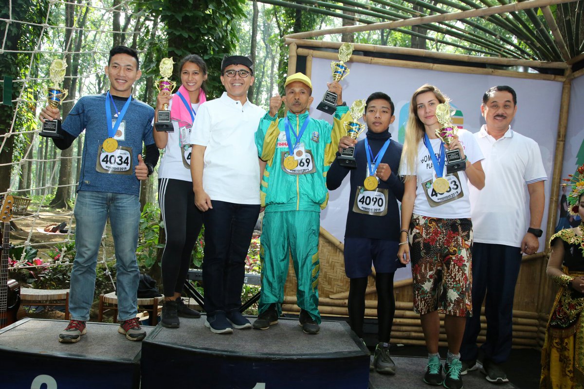 Kang Tulus (@tul_har) on Twitter photo Ribuan Pelari Susuri Trek Perkebunan di #Banyuwangi Gombengsari Plantation Run 2019
<a href="/banyuwangi_kab/">Kabupaten Banyuwangi</a>
banyuwangikab.go.id/berita-daerah/… Ribuan Pelari Susuri Trek Perkebunan di #Banyuwangi Gombengsari Plantation Run 2019
<a href="/banyuwangi_kab/">Kabupaten Banyuwangi</a>
banyuwangikab.go.id/berita-daerah/…