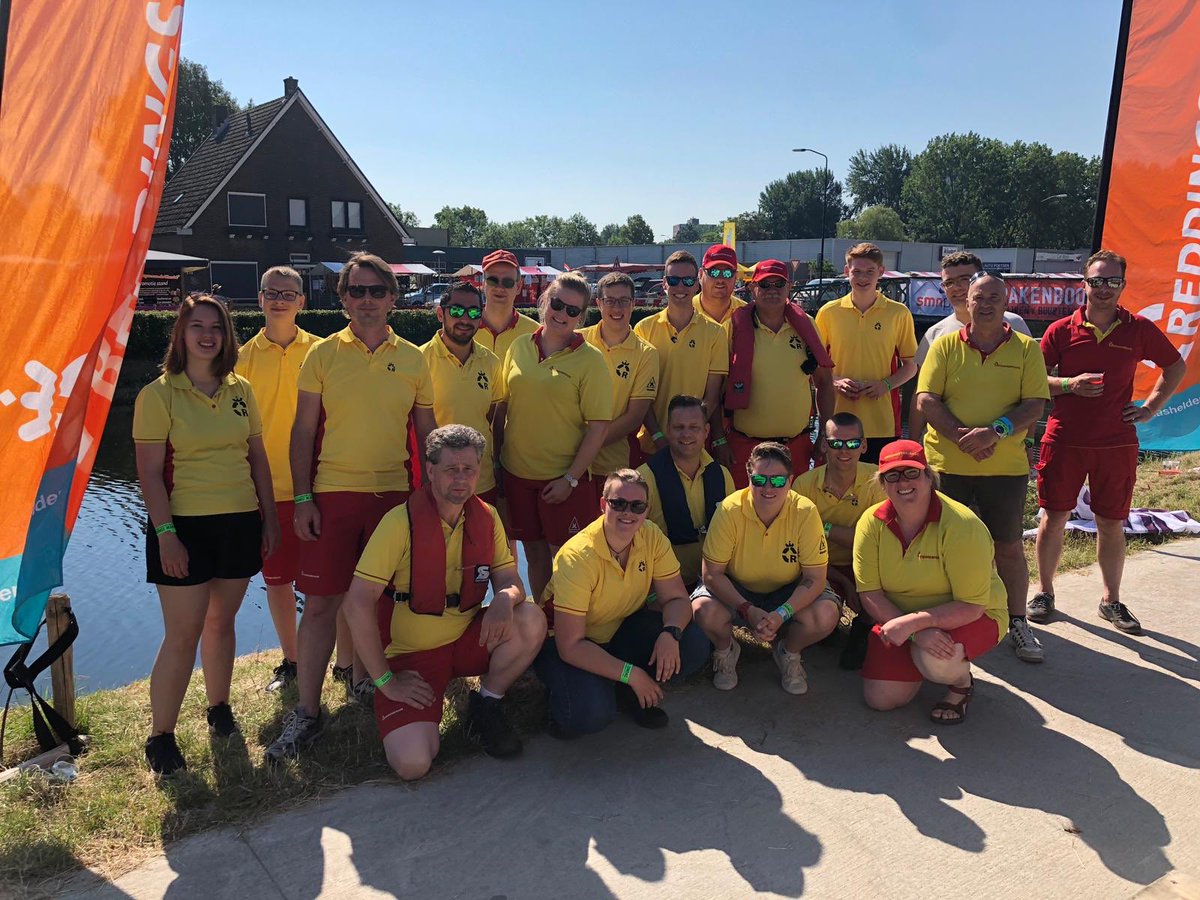 RB_APELDOORN's tweet photo. Dag nummer 2 van het #drakenbootfestival. Vandaag zijn wij met dit team paraat en verzorgen wij de waterhulpverlening. Iedereen een mooie dag! Wij hebben er zin in! Unleash the dragon!
@RBDeventer @Drakenboot_APLD https://t.co/POrj0MWSvQ