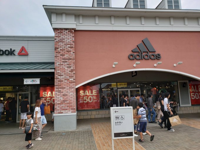 アディダスのアウトレットが安い 半額セールやタイムセールはいつ くらしプラス ブログ
