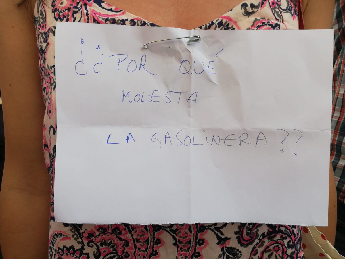 En el encuentro festivo en defensa de <a href="/LaGasoli/">La Gasolinera</a> se desplegó una pancarta con el lema #ApoyamosLaGasolinera y las personas asistentes expresaron sus opiniones con carteles en sus cuerpos.
   
El próximo acto será una asamblea vecinal el 29 de junio a las 11h.