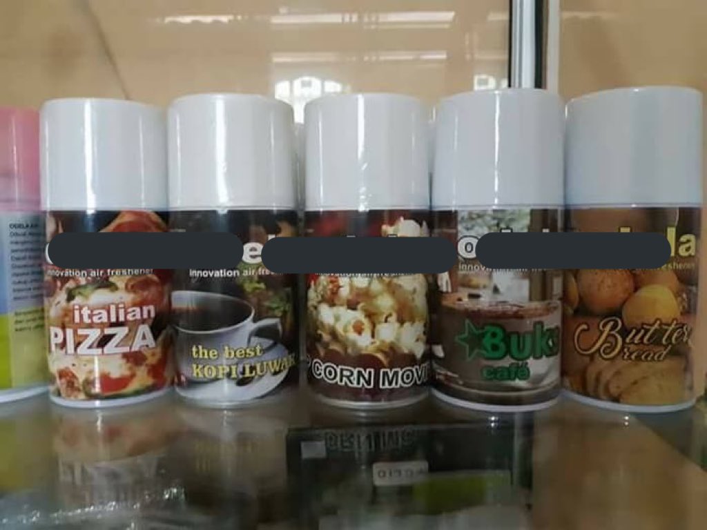 "pengharum ruangan roti" banyak dijual online loh ternyata

btw mereka nyemprotnya berkala dan secara sembunyi-sembunyi, gilaaaaa WKWKWKWKWK