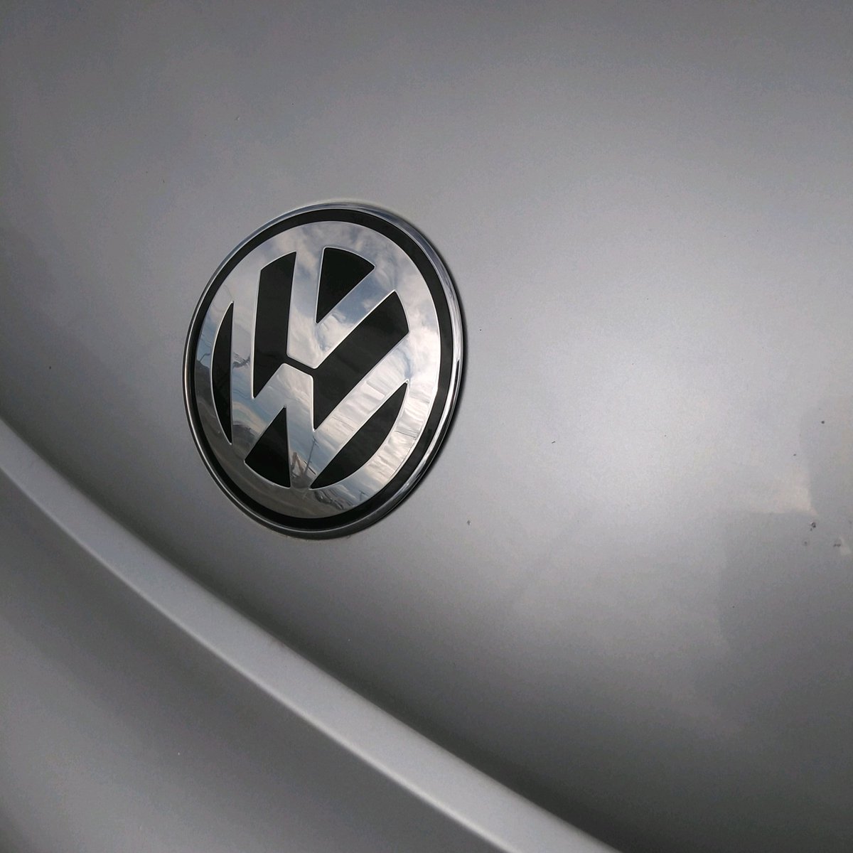 k5maniax's tweet photo. 次の車はこれだぁ！
VW.1.8LターボMT車、来月登録！
A/Cフィルター交換の際インパネ外すとは面倒くさい…
先日はドアロックアクチュエータ交換したがこれもかなり面倒くさかった…ちなみに社外品買ったので1.5万くらい安上がり、最近のアマゾンは中華製品が多くて当たり外れが多すぎる… https://t.co/LSayKJP1as